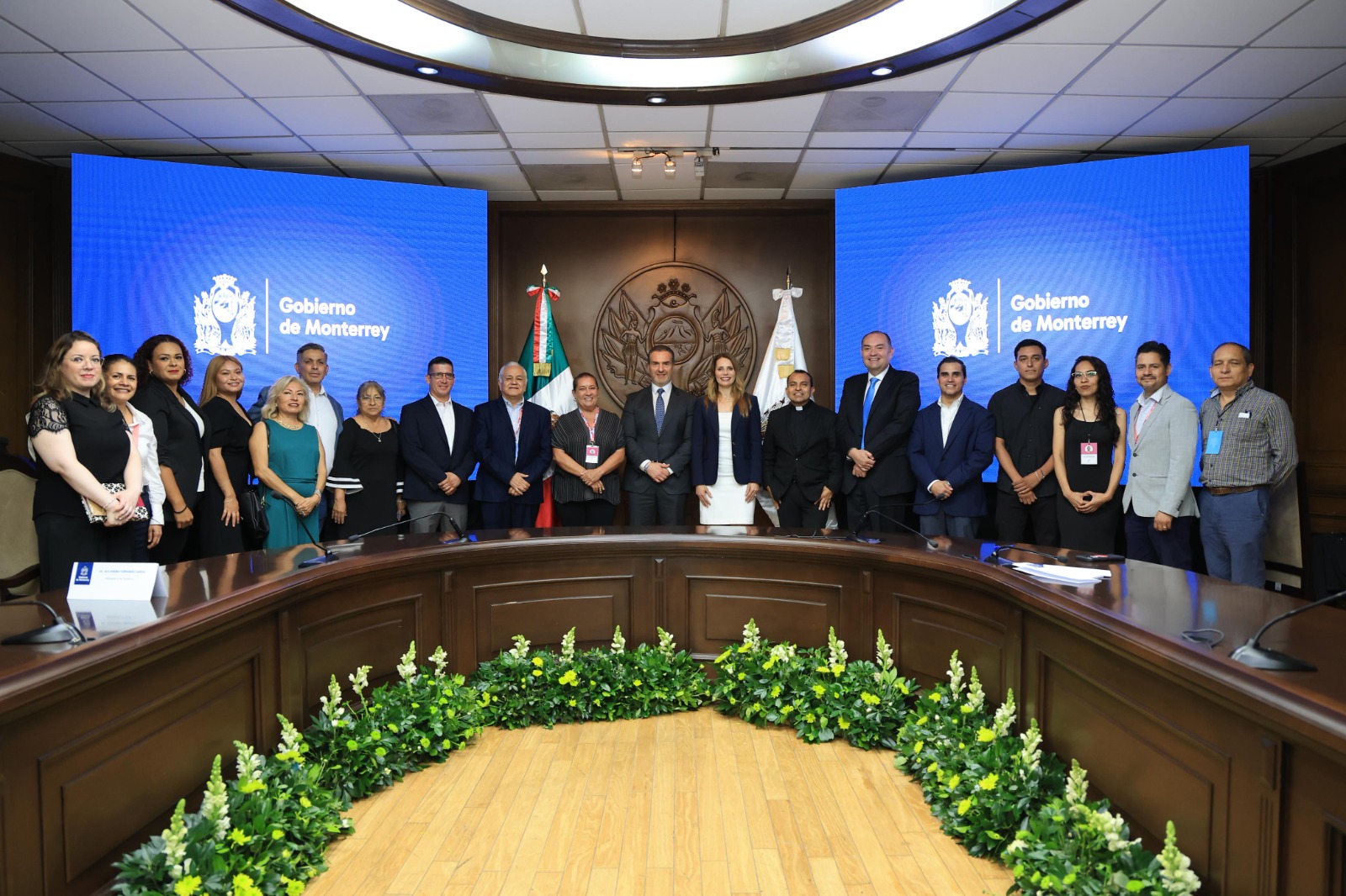 Firma Monterrey convenio con agrupación Telar para reconstruir el tejido social