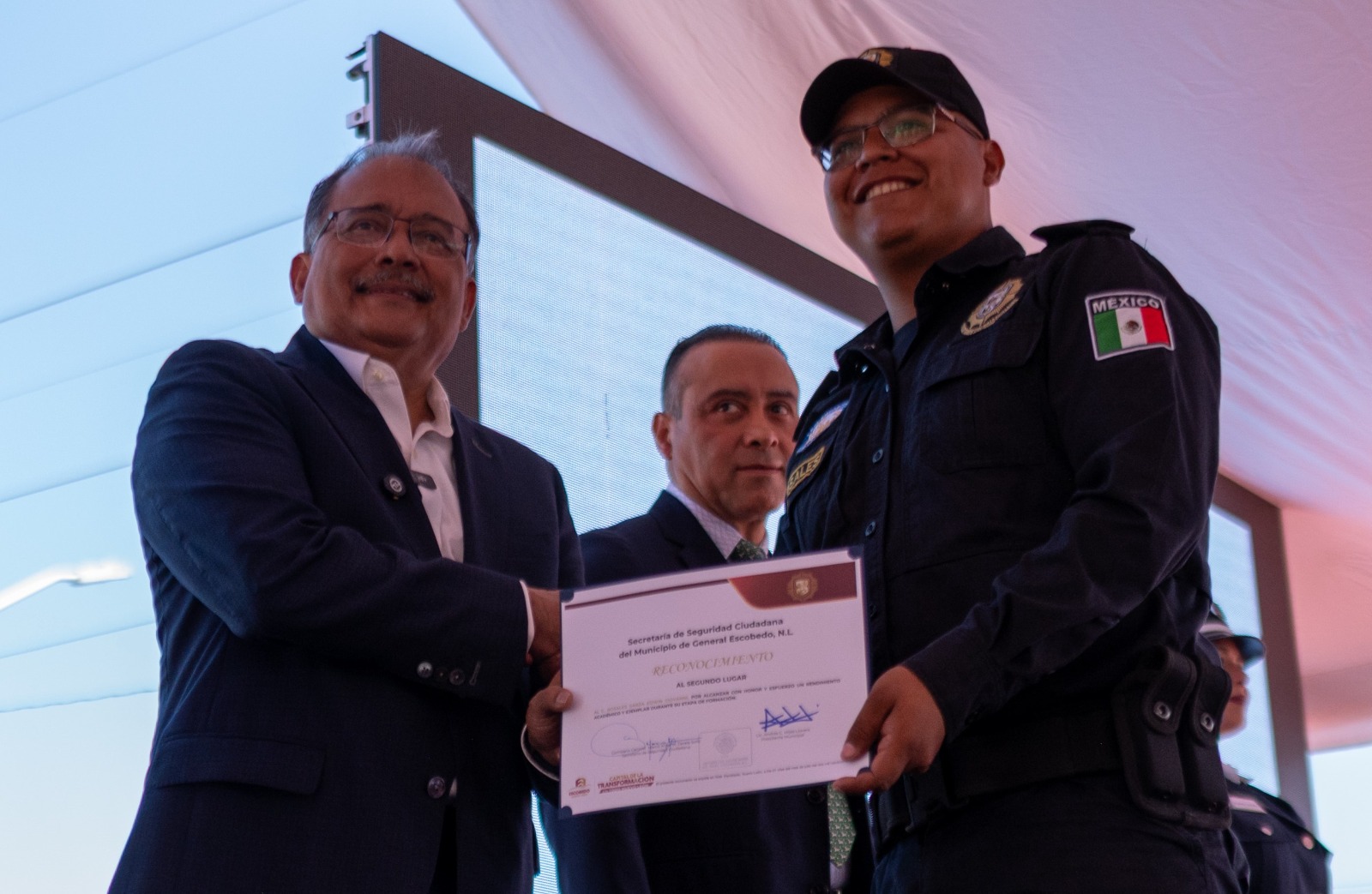 Refuerzan a PROXPOL nuevos policías; y reconocen actos heroicos de oficiales