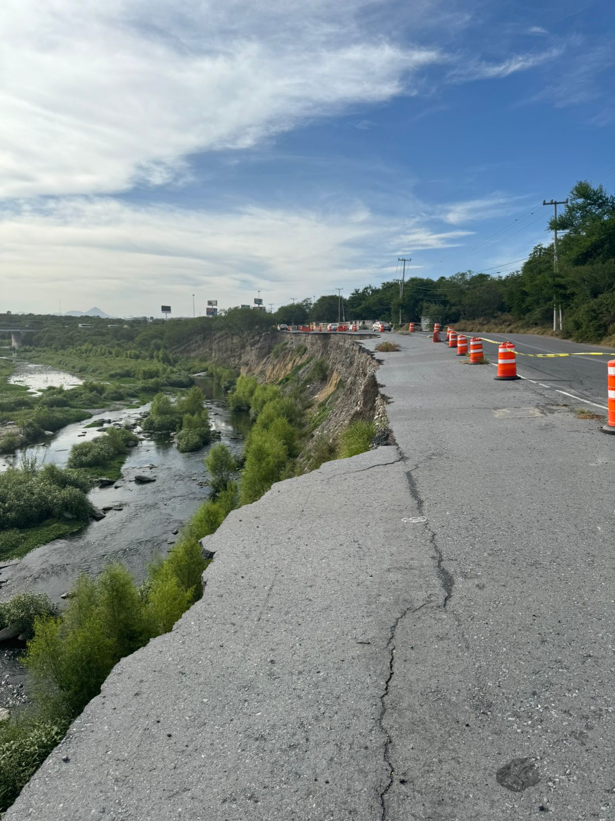 Gestiona Guadalupe reparación de desgajamiento junto al río Santa Catarina
