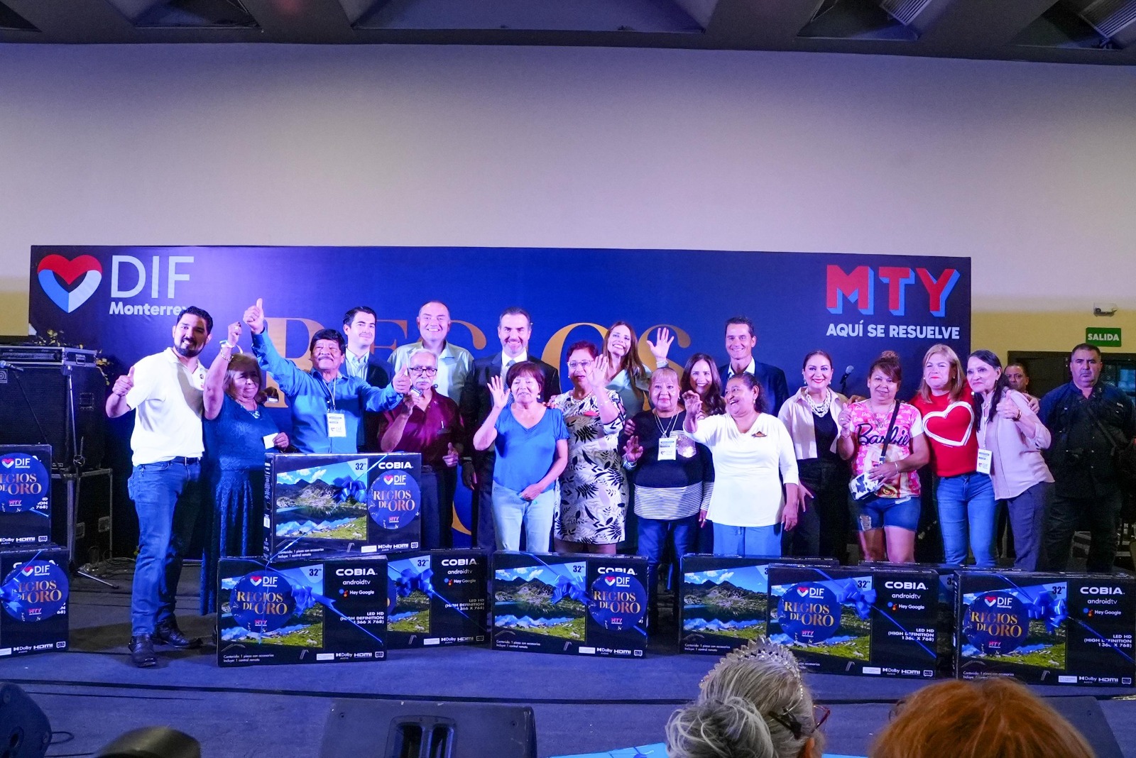 Adultos Mayores celebran con música, baile y alegría en el evento “Regios de Oro”