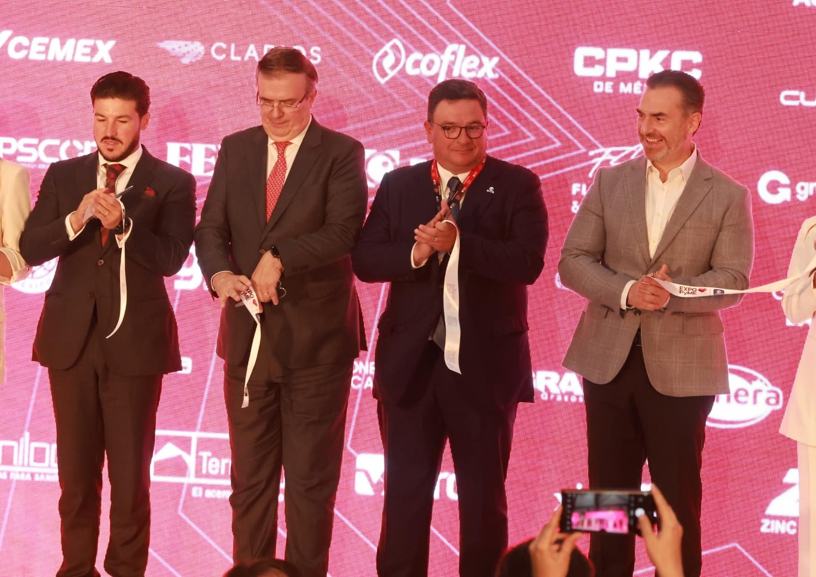 Inaugura Adrián de la Garza Expo Pyme Caintra Monterrey 2025