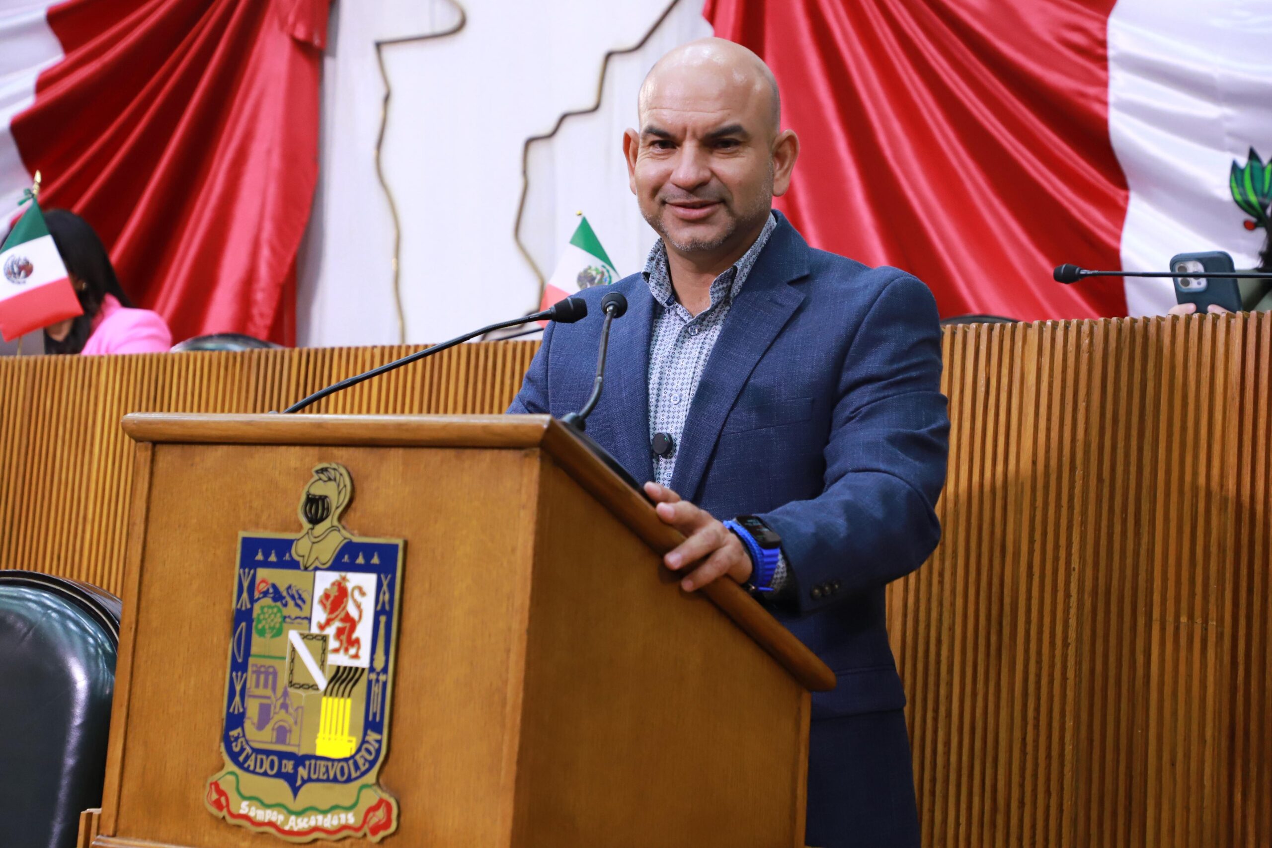 Pide José Luis Santos revisión de transporte de personal privado