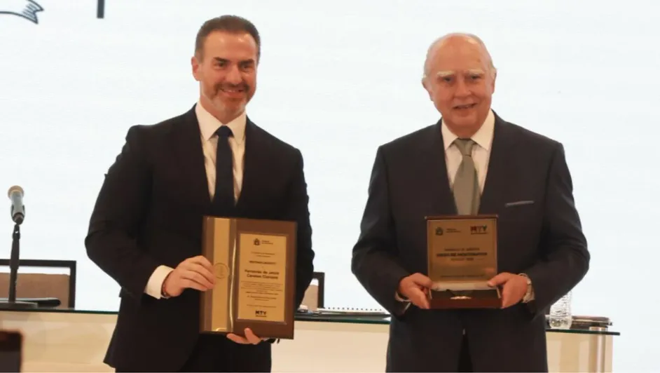 Fernando Canales Clariond recibe la Medalla “Diego de Montemayor” en Monterrey