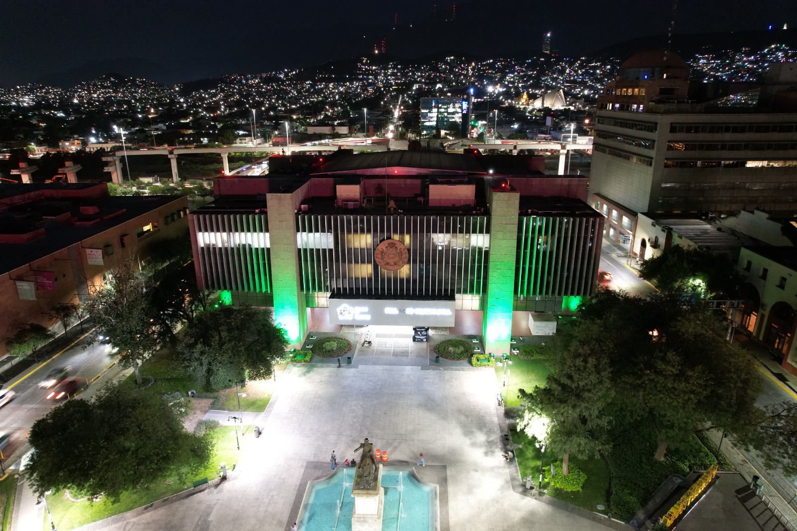 Iluminan de verde al Palacio Municipal en conmemoración del Día Mundial de la Parálisis Cerebral