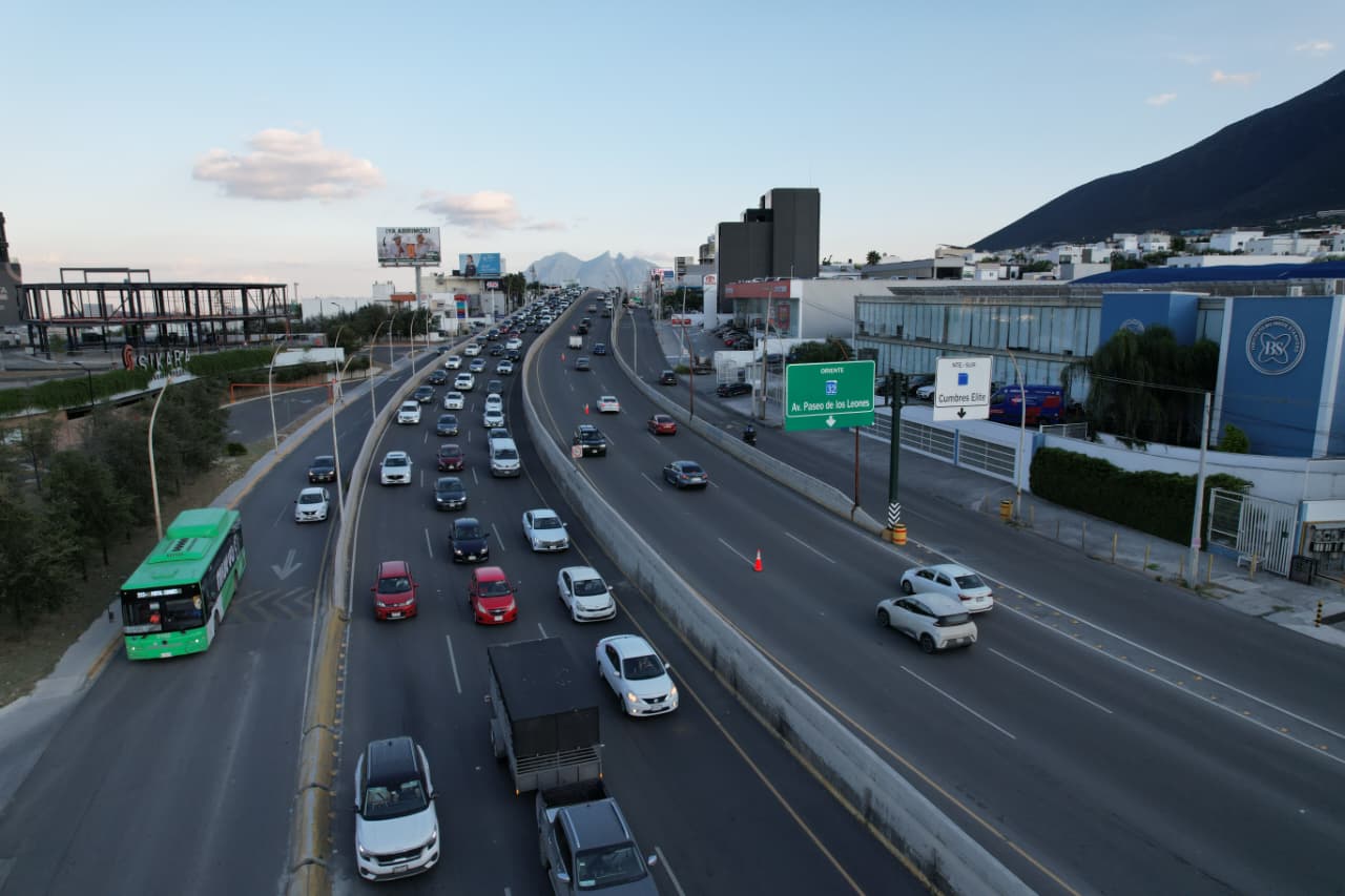 Inicia ampliación del carril reversible vespertino en Leones