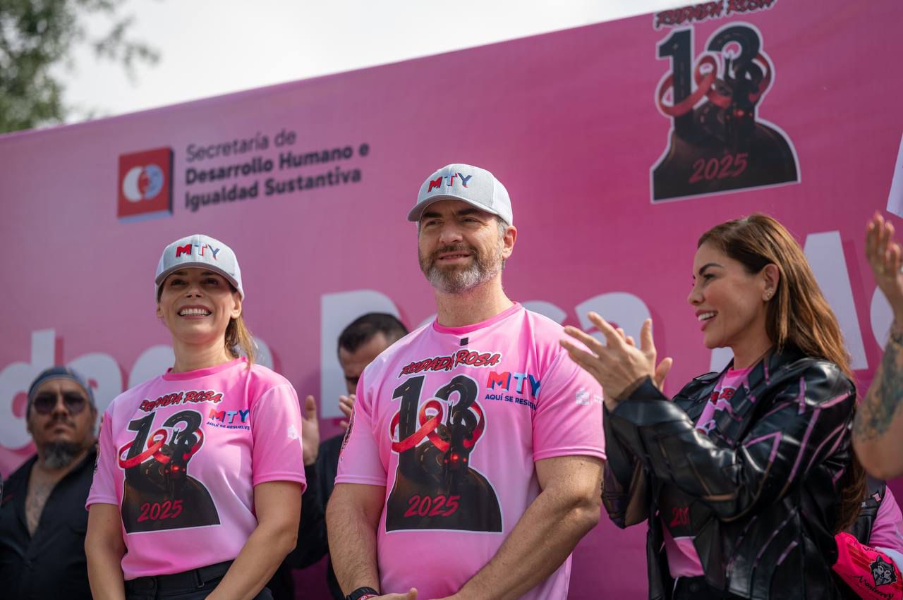 Se tiñe Monterrey de rosa por la salud de las mujeres