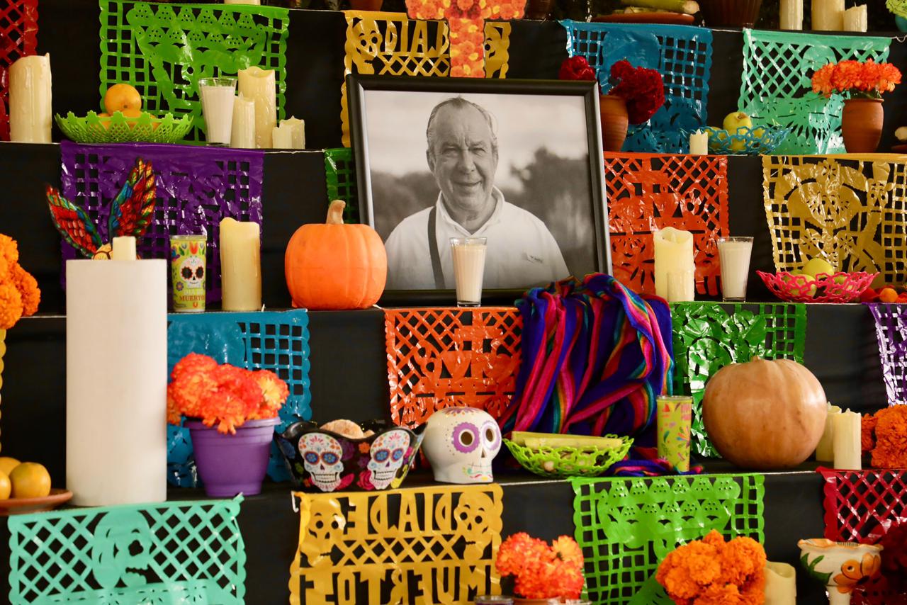 Honra Congreso a Mauricio Fernández con altar de muertos