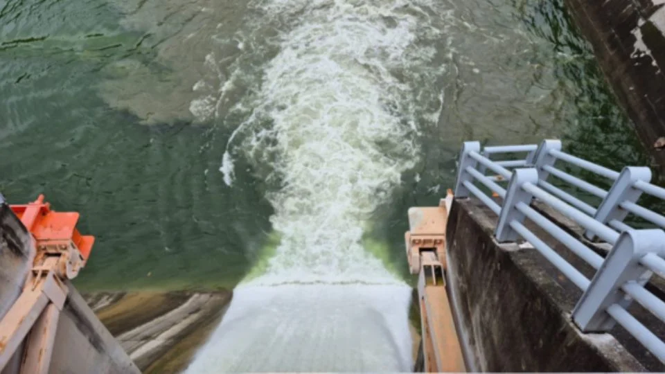 Conagua libera agua de presa La Boca tras superar el 108% de capacidad