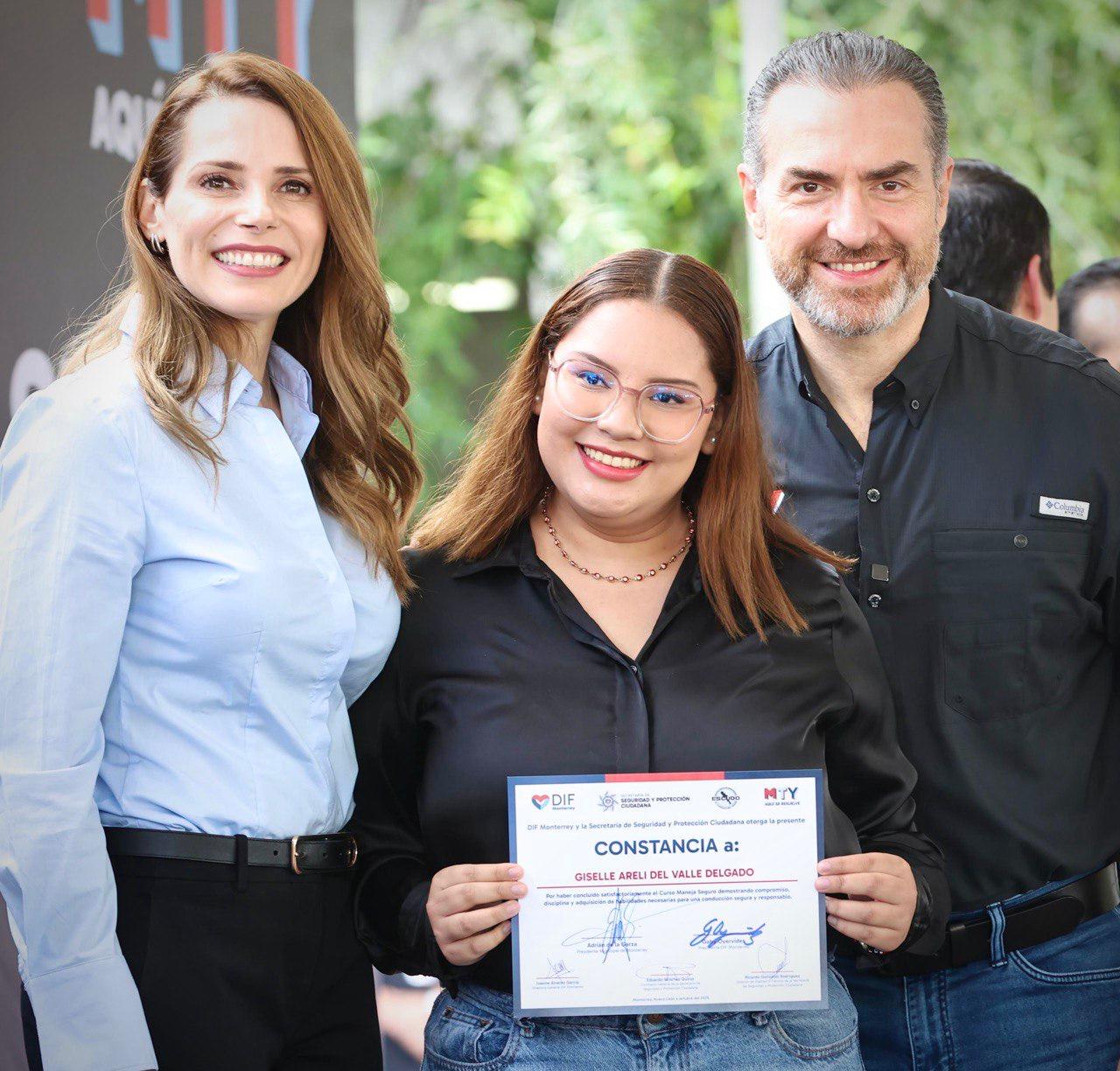 Entrega Monterrey constancias a primer grupo que culmina el curso “Maneja Seguro”
