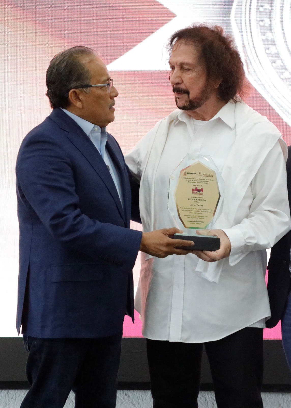 Rinde Escobedo homenaje a los grandes maestros del teatro de Nuevo León