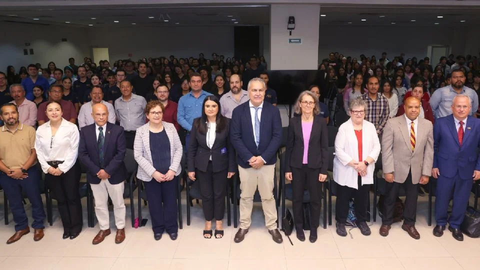 UANL y Universidad de Long Island firman alianza para impulsar la medicina veterinaria internacional
