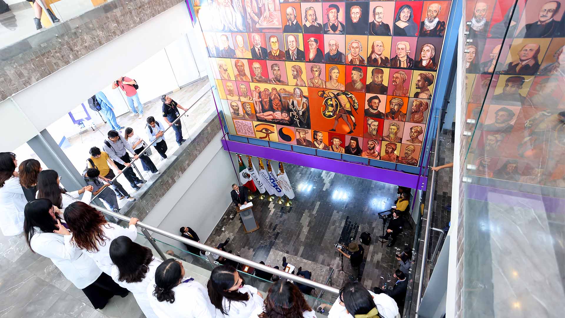UANL devela mural “Los rostros de la medicina” como homenaje al legado científico y humanístico