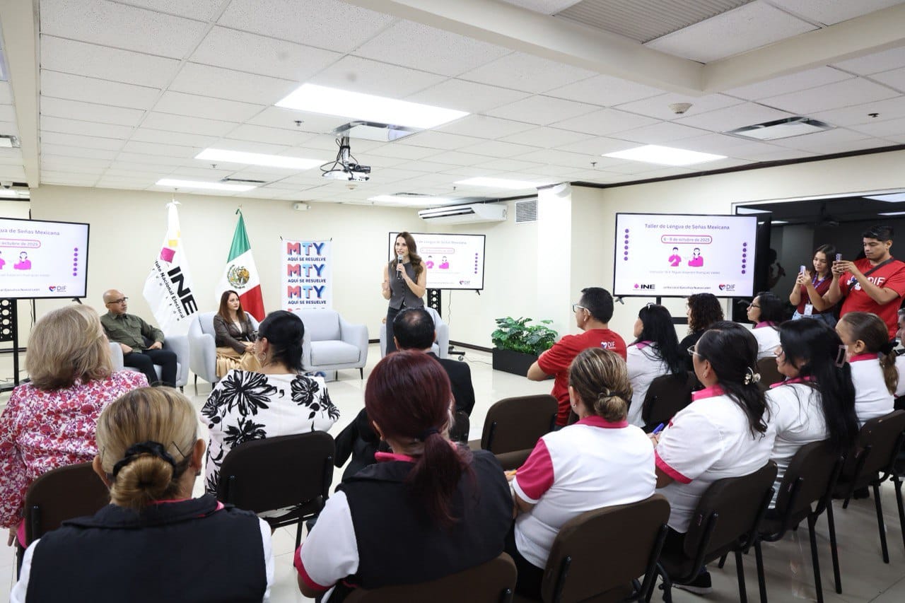 Impulsa DIF Monterrey la Inclusión con Taller de Lengua de Señas Mexicana a personal del INE