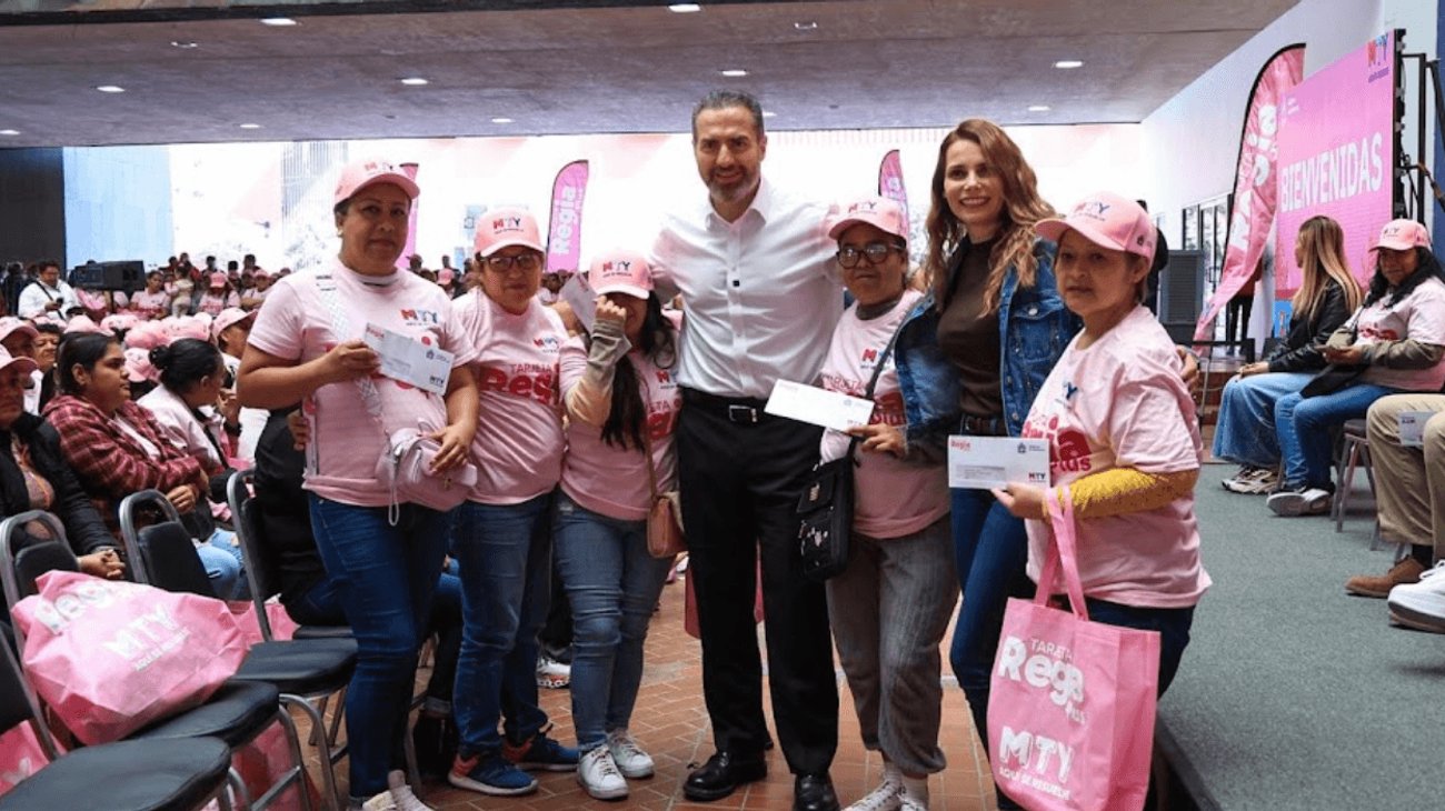 Acelera Monterrey entrega masiva de Tarjeta Regia Plus a mujeres