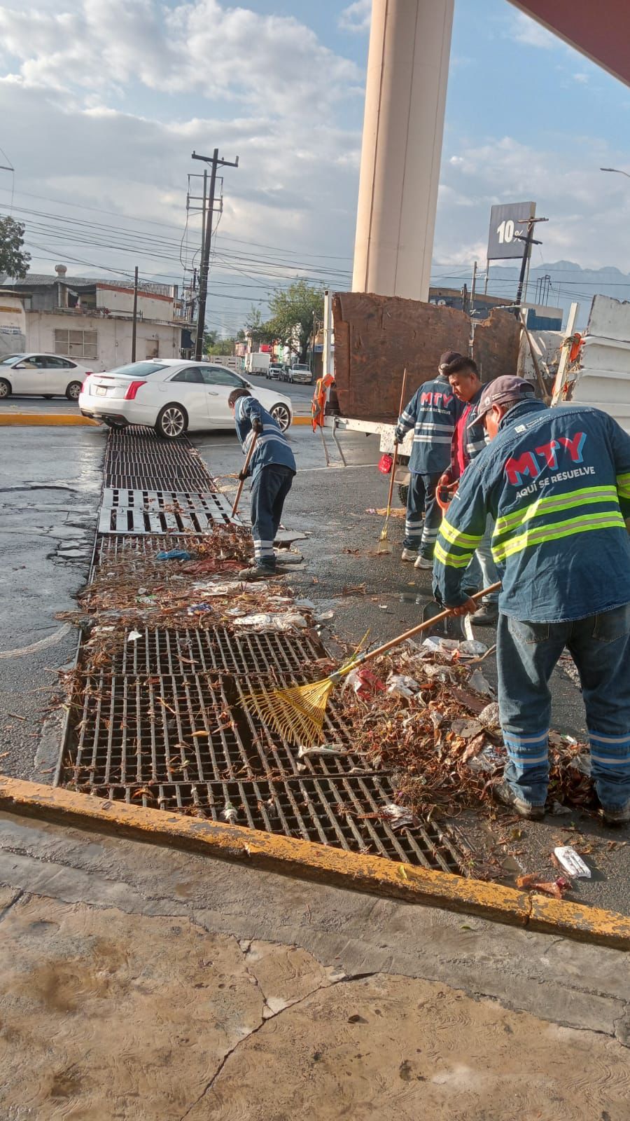 Limpia Servicios Públicos de Monterrey parrillas pluviales