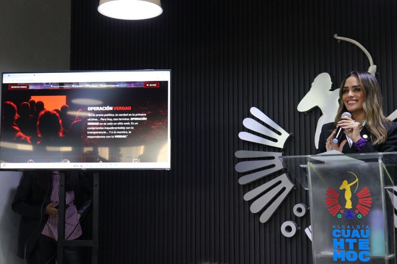 Rojo de la Vega niega irregularidades en contratos y lanzó una plataforma de transparencia